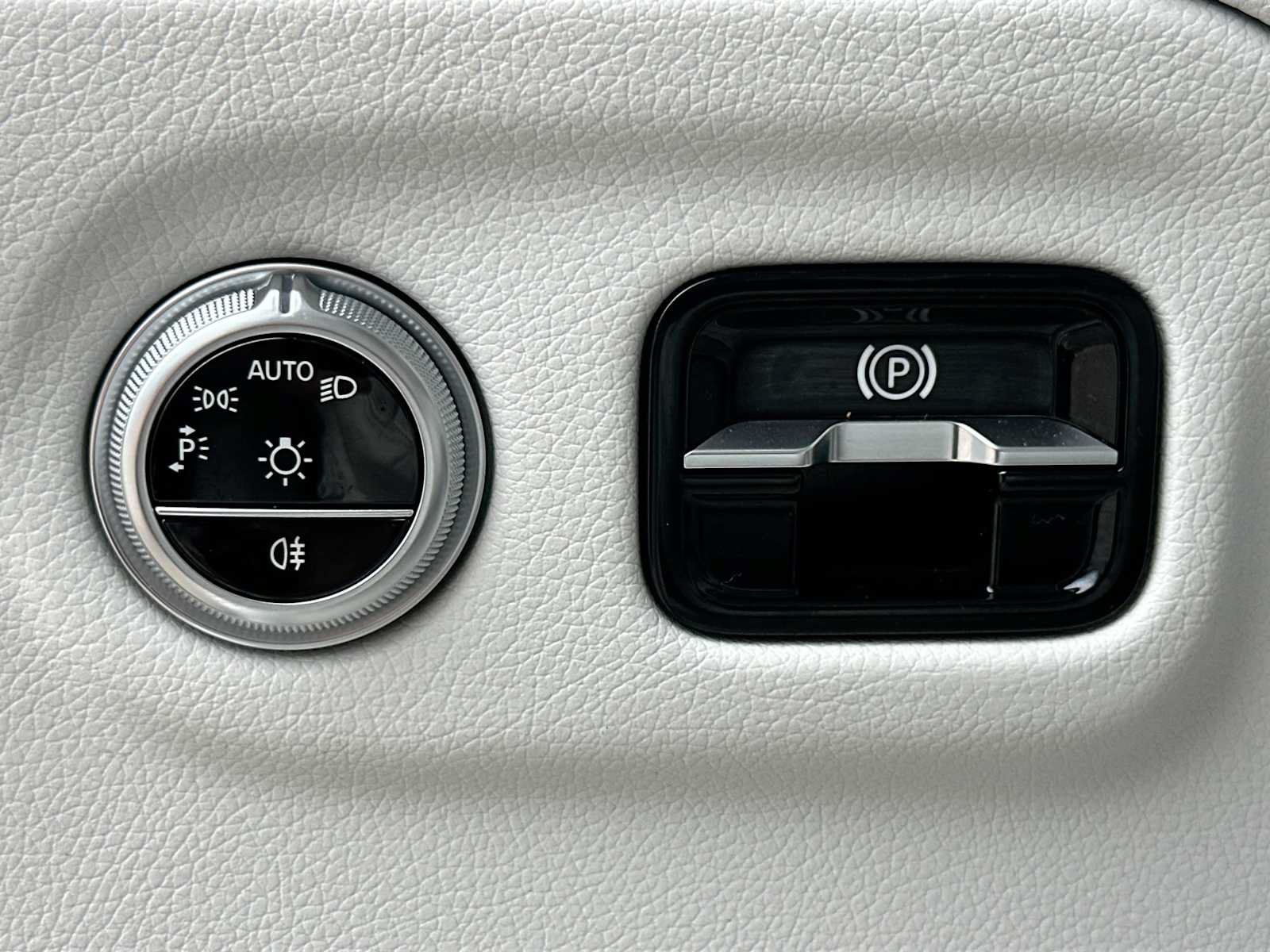 Used 2023 Mercedes-Benz EQS 580 4MATIC SUV image 10