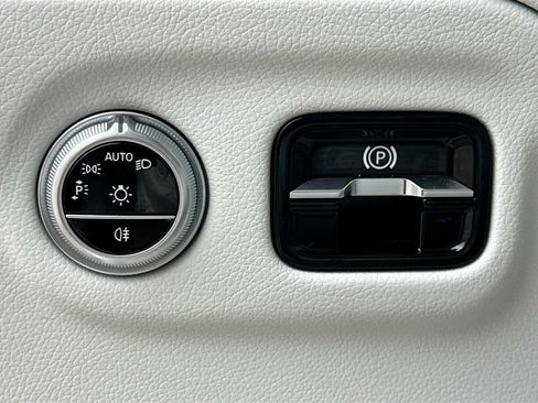 Used 2023 Mercedes-Benz EQS 580 4MATIC SUV image 10