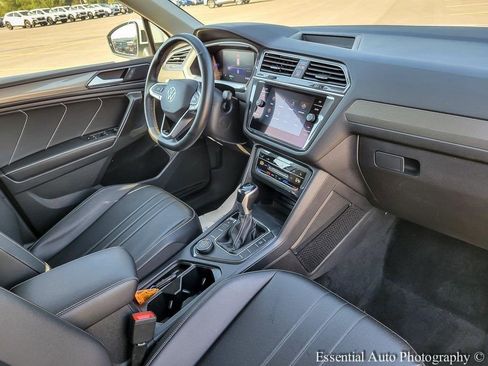 Used 2022 Volkswagen Tiguan SE image 31