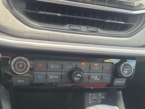 Used 2022 Jeep Compass Latitude w/ Convenience Group FWD image 22
