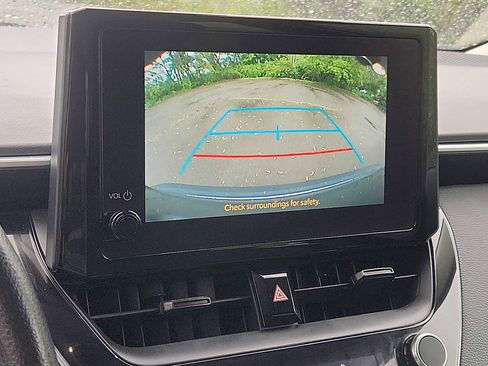 Used 2024 Toyota Corolla LE FWD image 17