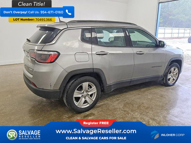 Used 2022 Jeep Compass Latitude FWD image 4