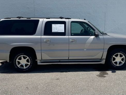 Used 2004 GMC Yukon XL Denali AWD/4WD image 2