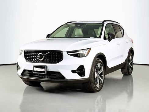 New 2026 Volvo XC40 B5 Plus w/ Protection Package Premier AWD/4WD image 3