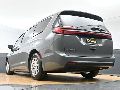 Used 2025 Chrysler Pacifica Select FWD image 53