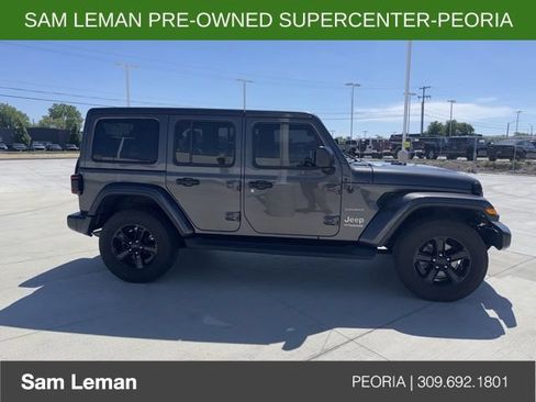 Used 2018 Jeep Wrangler Unlimited Sahara w/ Dual Top Group AWD/4WD image 3
