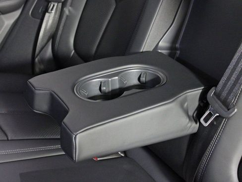Certified 2026 Porsche Macan AWD/4WD image 35