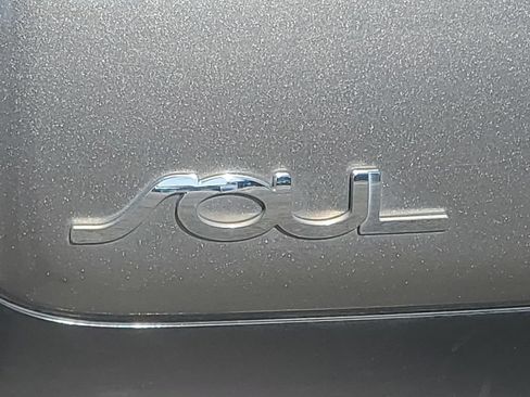 Used 2019 Kia Soul + FWD image 33