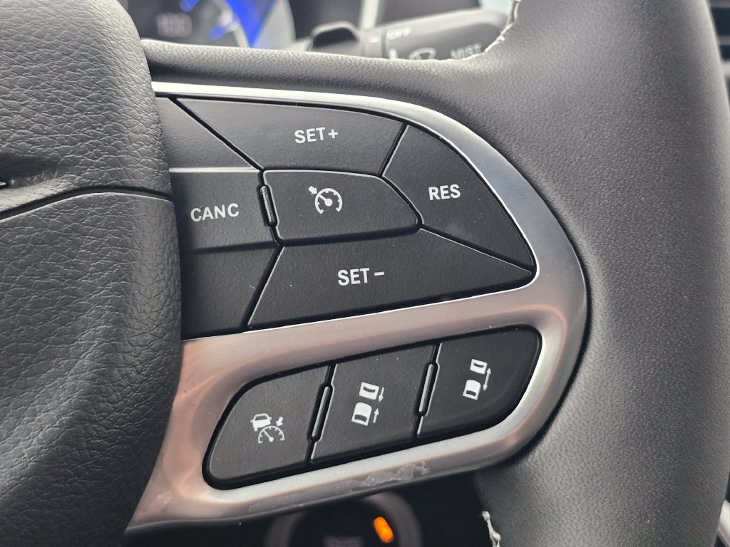 Used 2027 Chrysler Pacifica Select w/ S Appearance Package FWD image 33