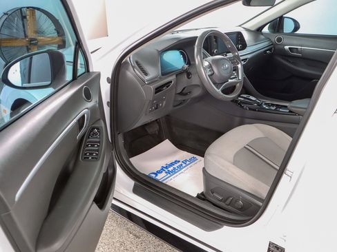 Used 2020 Hyundai Sonata SEL w/ Convenience Package image 3