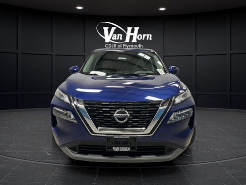 Used 2021 Nissan Rogue SV AWD/4WD image 2