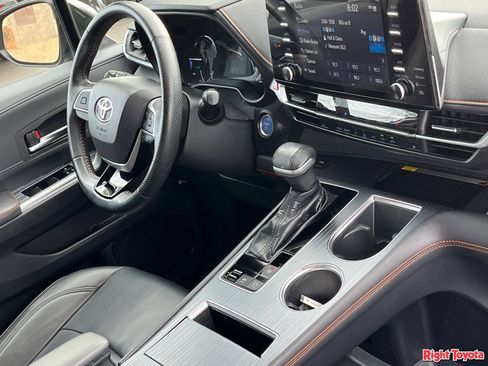 Certified 2022 Toyota Sienna XSE w/ XSE Plus Package FWD image 13