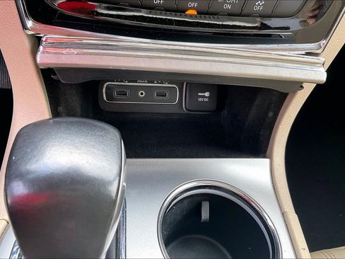 Used 2019 Jeep Grand Cherokee Limited w/ Luxury Group II image 31