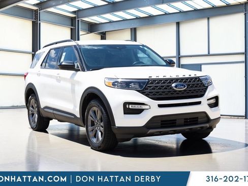 Used 2023 Ford Explorer XLT w/ Equipment Group 202A AWD/4WD image 23