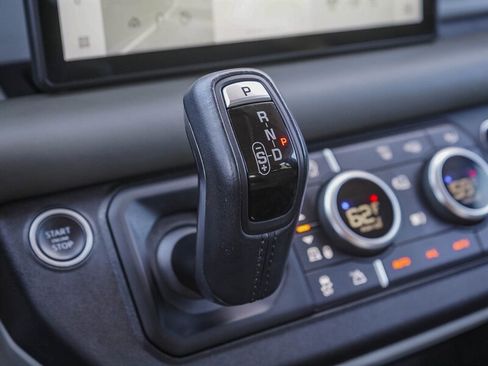 Used 2020 Land Rover Defender 110 SE image 33