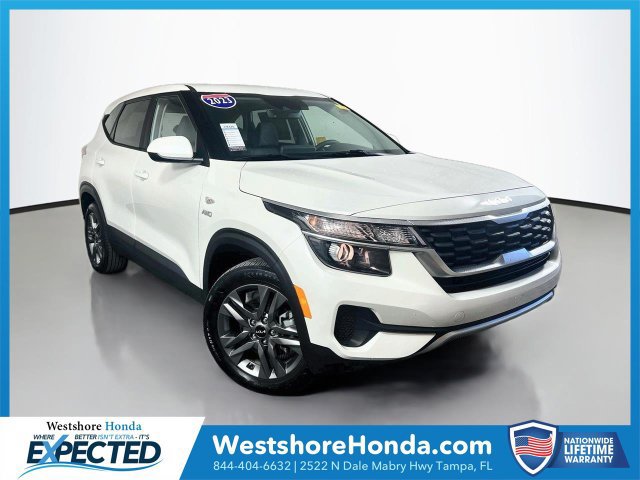 Used 2023 Kia Seltos LX AWD/4WD image 1