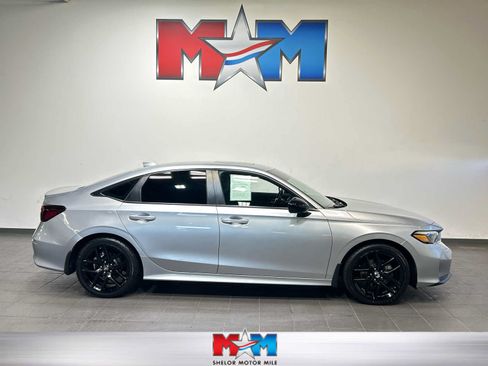 Used 2025 Honda Civic Sport image 1