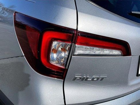 Certified 2022 Honda Pilot Sport image 22