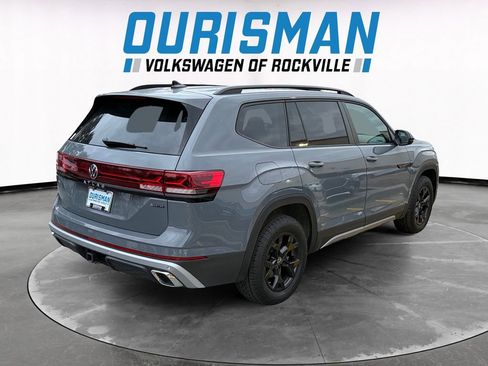 Used 2025 Volkswagen Atlas Peak Edition SE image 6