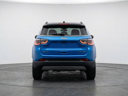 Used 2025 Jeep Compass Trailhawk w/ Trailer Tow Group AWD/4WD image 7