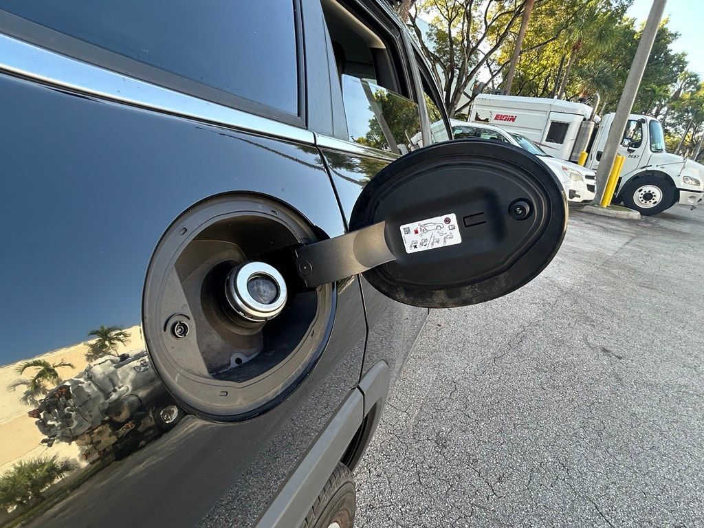Used 2019 Jeep Cherokee Limited FWD image 33