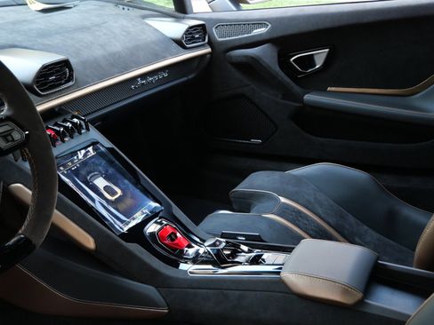 Used 2024 Lamborghini Huracan Tecnica image 12