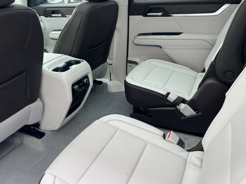 New 2026 GMC Acadia Denali w/ Super Cruise Package FWD image 9