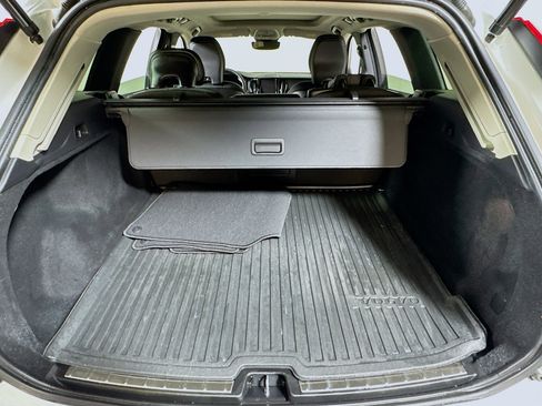 Used 2023 Volvo XC60 B5 Core image 24