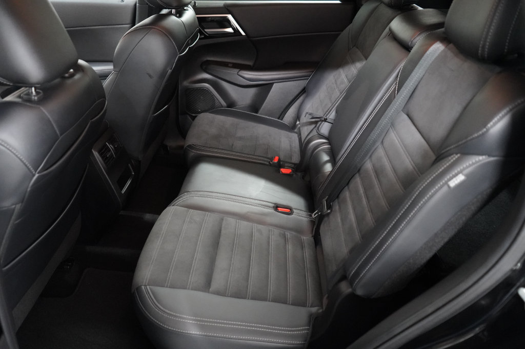 Used 2023 Mitsubishi Outlander SE Black Edition AWD/4WD image 19