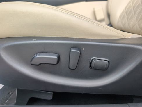 Used 2018 Nissan Maxima Platinum image 17