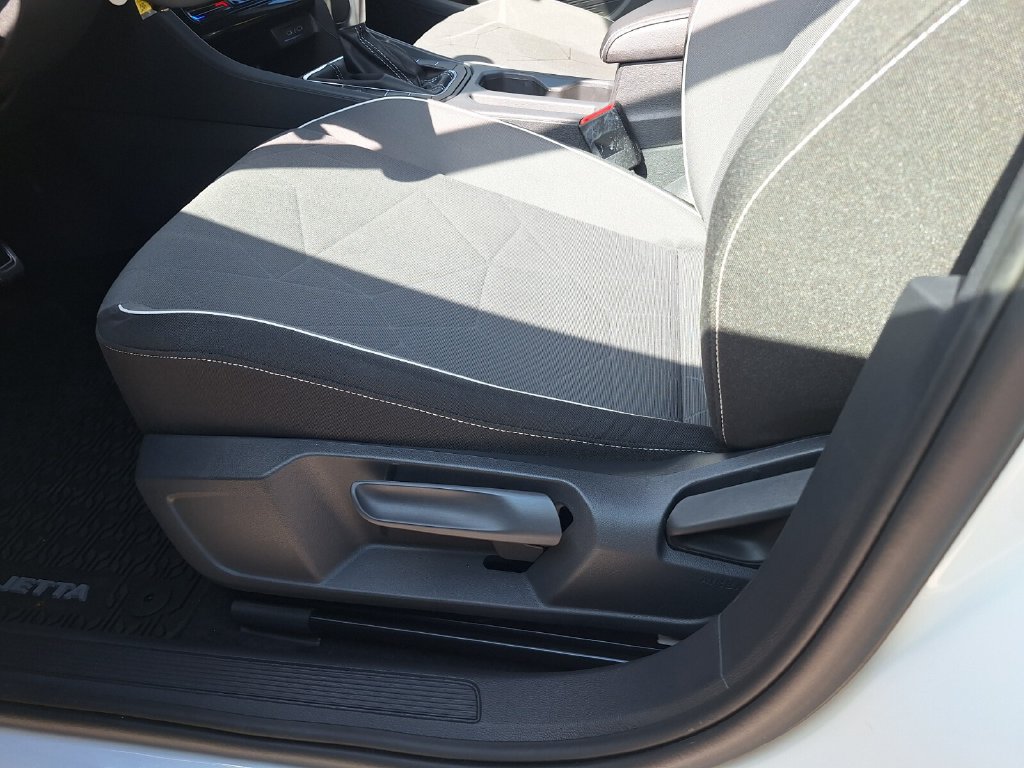 Certified 2026 Volkswagen Jetta Sport FWD image 27