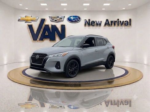 Used 2021 Nissan Kicks SR w/ SR Premium Package FWD image 1