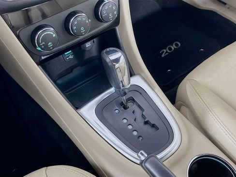 Used 2013 Chrysler 200 Limited image 20