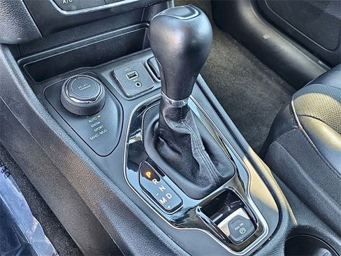 Used 2022 Jeep Cherokee Limited image 29