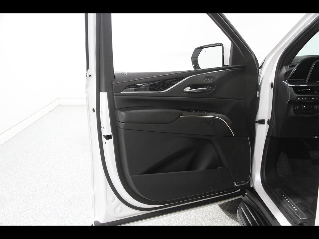 Used 2021 Cadillac Escalade ESV Sport w/ Driver Assist Tech Package AWD/4WD image 4