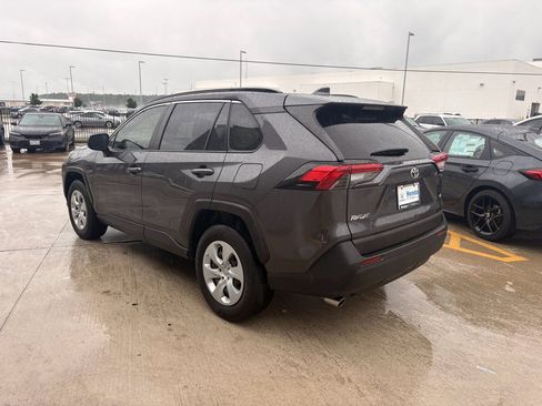Used 2019 Toyota RAV4 LE FWD image 6