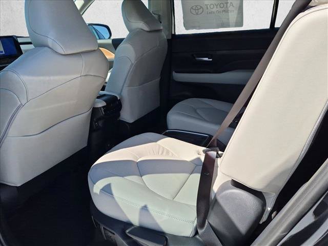 New 2026 Toyota Grand Highlander FWD image 15