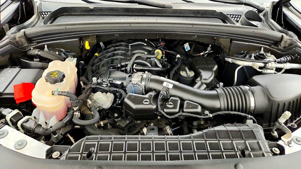 Used 2024 Jeep Grand Cherokee Altitude AWD/4WD image 25