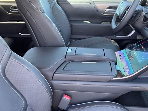 Certified 2025 INFINITI QX80 Luxe RWD image 10