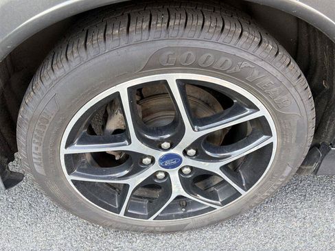 Used 2016 Ford Focus SE w/ SE Sport Package FWD image 8