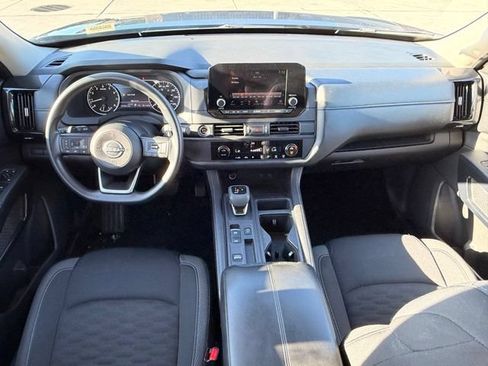 Used 2024 Nissan Pathfinder S FWD image 12