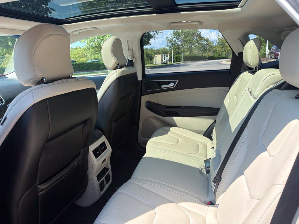 Used 2018 Ford Edge Titanium w/ Equipment Group 301A FWD image 10
