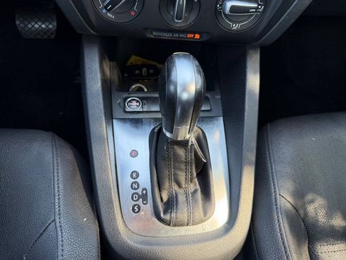 Used 2011 Volkswagen Jetta SEL FWD image 16
