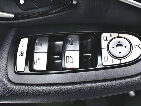 Used 2018 Mercedes-Benz GLC 300 4MATIC image 19