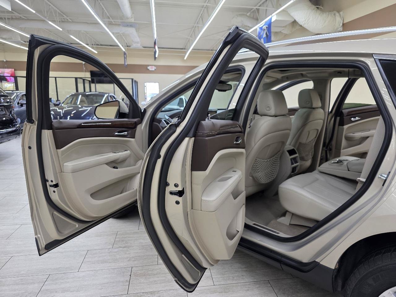 Used 2011 Cadillac SRX Luxury FWD image 15