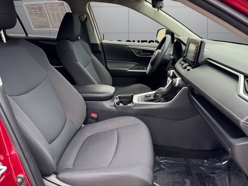 Used 2019 Toyota RAV4 LE w/ Carpet Mat Package AWD/4WD image 17