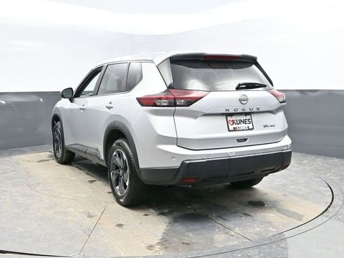 Used 2024 Nissan Rogue SV image 8