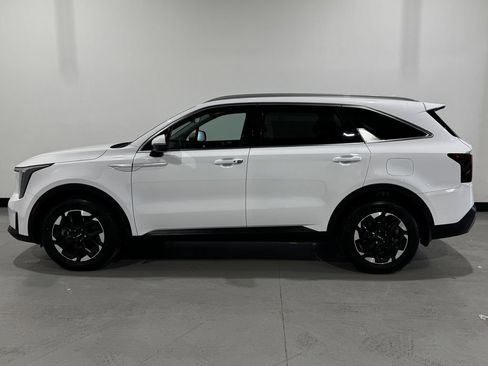 Used 2025 Kia Sorento S FWD image 14