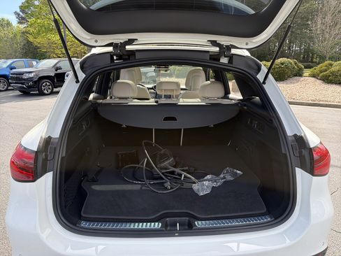 Used 2025 Mercedes-Benz GLC 350e 4MATIC image 18