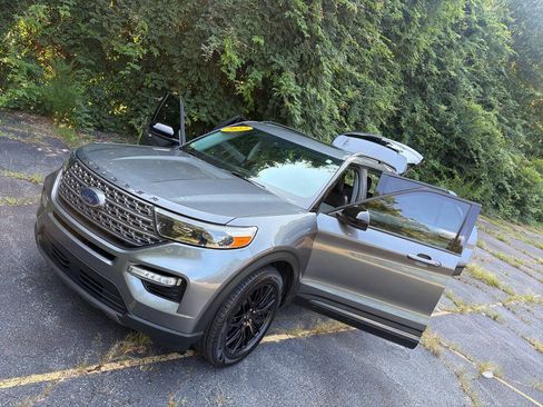 Used 2022 Ford Explorer XLT w/ Equipment Group 202A RWD image 36